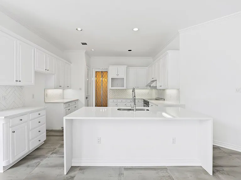 914 Edgemeer Ln — Photo 11