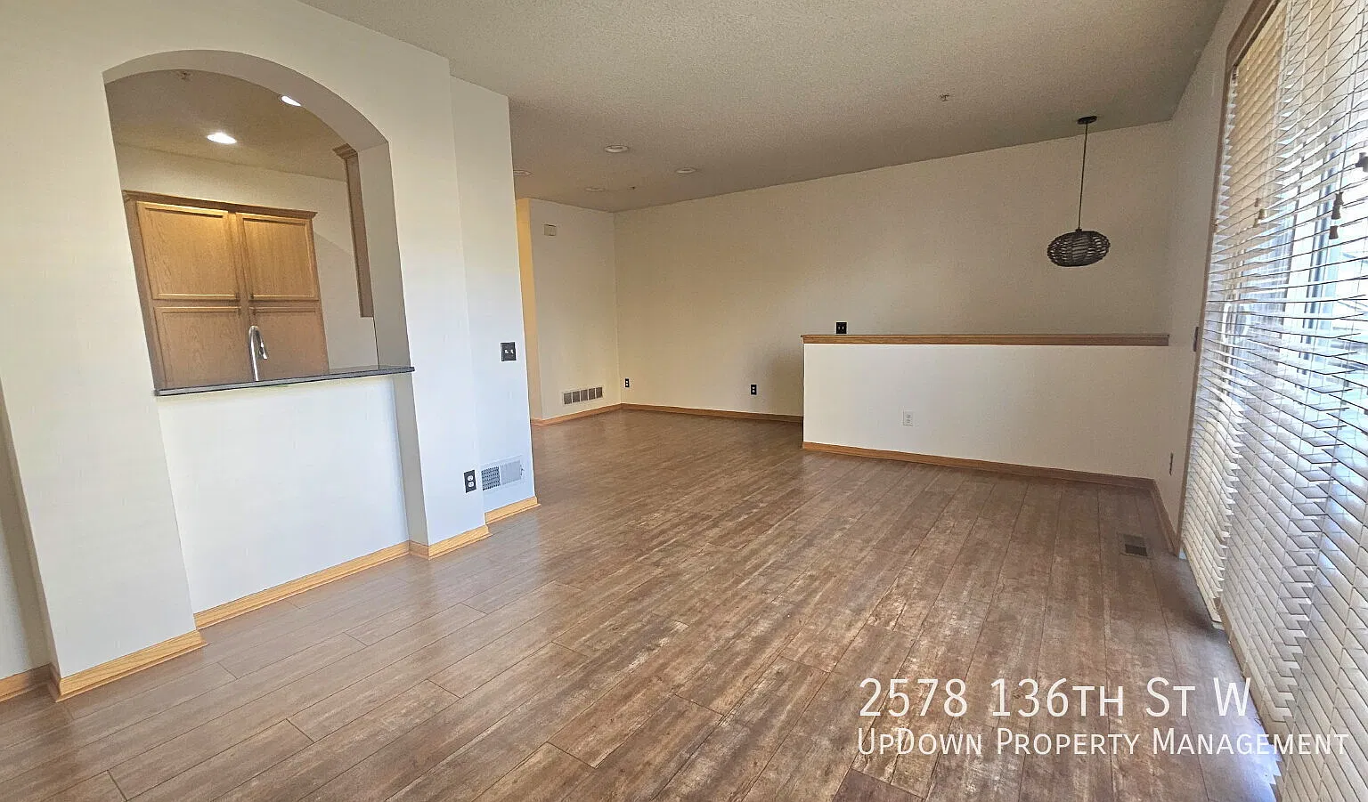 2-Bed 1.5 Bath Rosemount townhome with loft. Spacious 1200 Sq Ft! — Photo 3