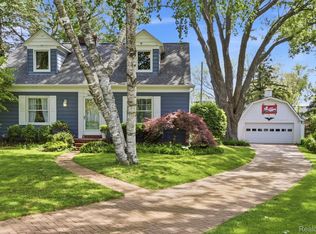 85 Hill Circle Dr, Waterford, MI 48328