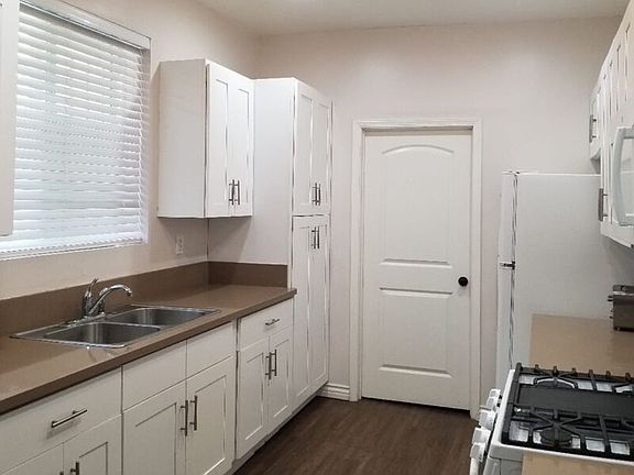5th image of 3582 S Budlong Ave