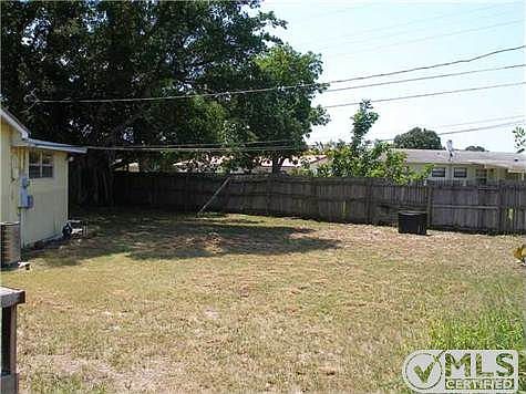2nd image of 860 Magnolia Dr