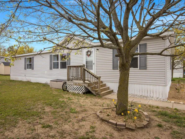 2403 Leisure Ln, Traverse City, MI 49686