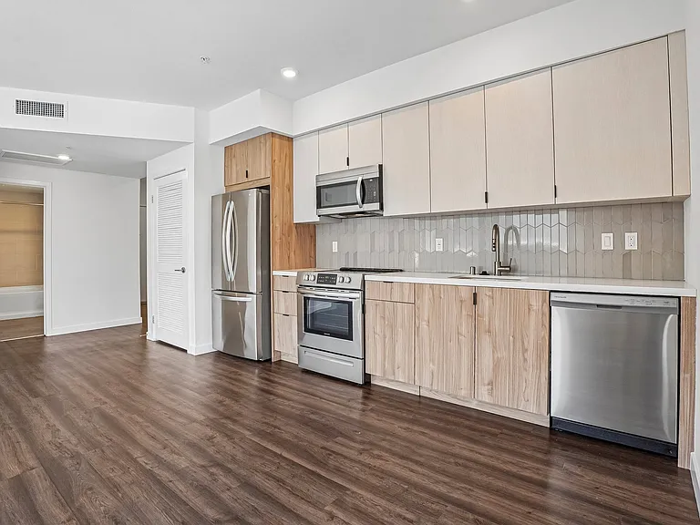 689 S Catalina — Photo 33