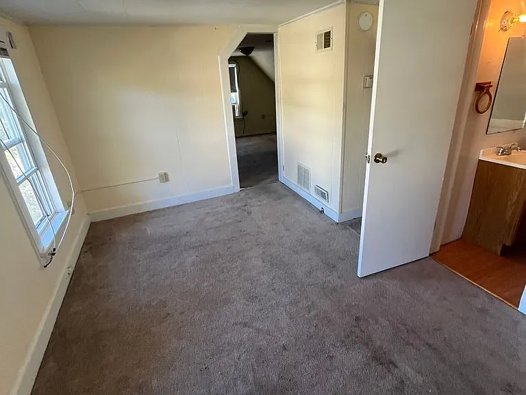 19 Bradley St — Photo 3