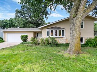 119 Riverview Dr, Wamego, KS 66547