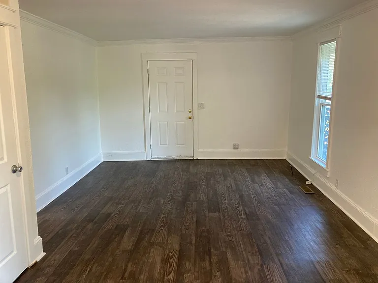 5240 Tusculum Ct — Photo 6