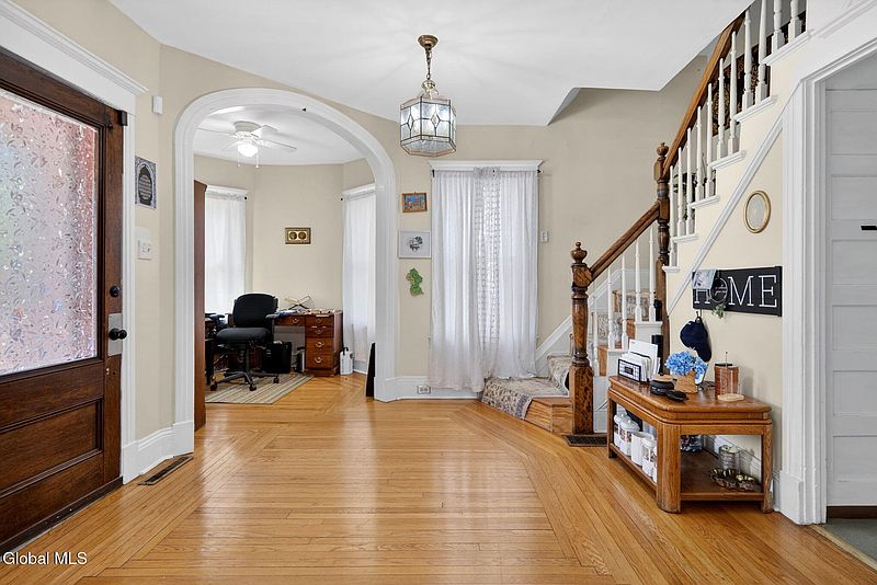 3rd image of 1043 Glenwood Boulevard