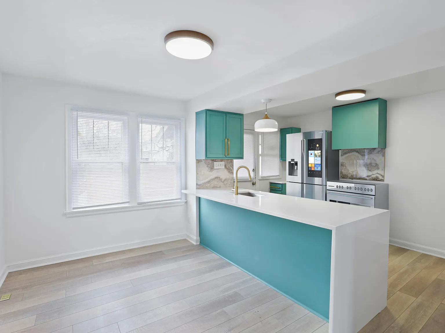 2 bed, 996 sqft, $1,200 — Photo 1