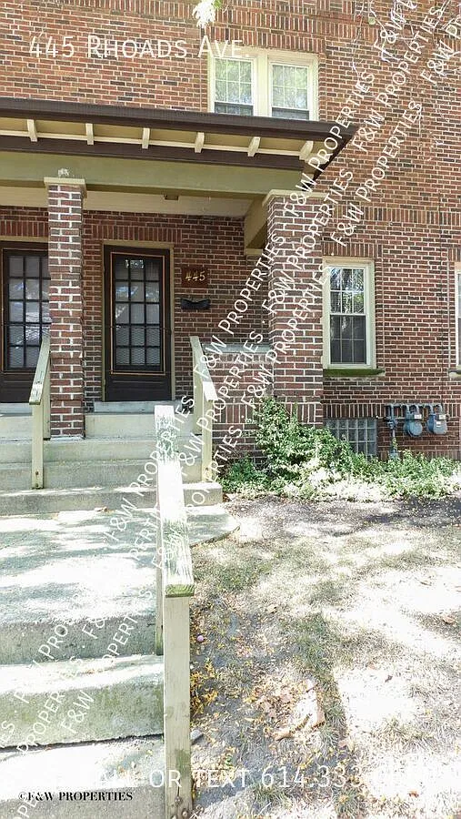 Townhouse, w AC, Full Basement + W & D hookups, on Main St busline — Photo 3