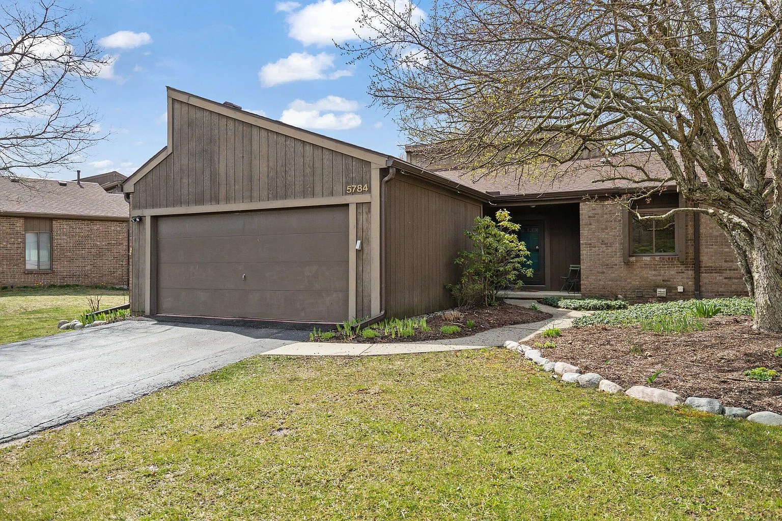 5784 Staghorn Dr photo 1