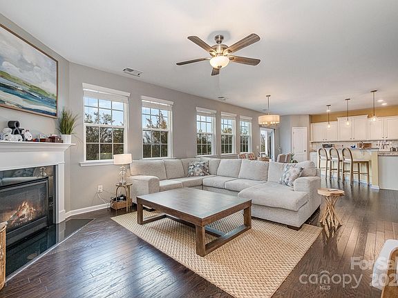 5th image of 1988 Sapphire Meadow Dr