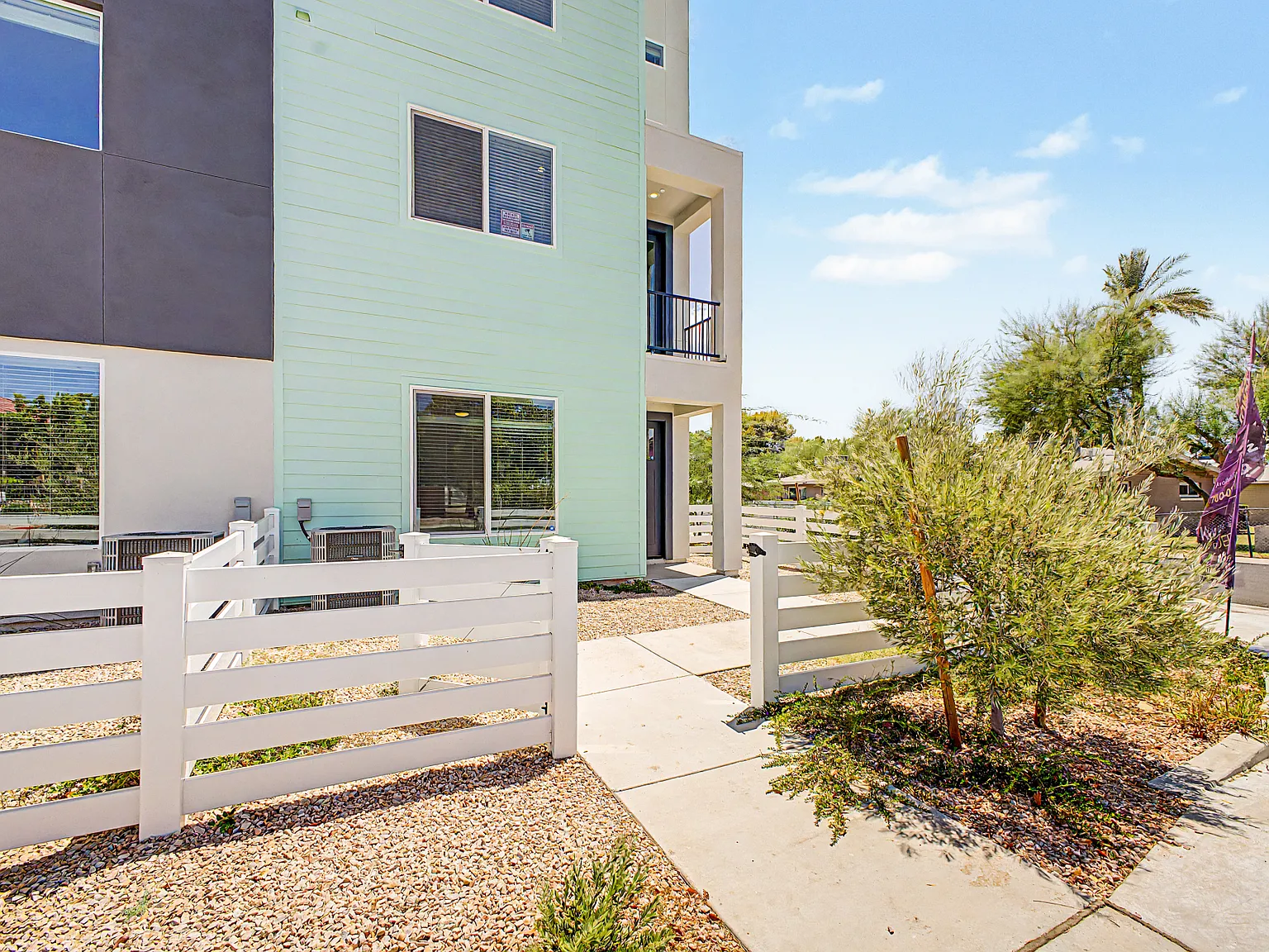 3 bed, 2.5 bath, 1996 sqft, $5,500 — Photo 2