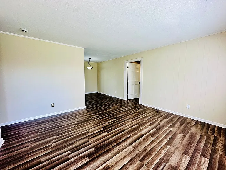 710 Latimer Ave — Photo 2