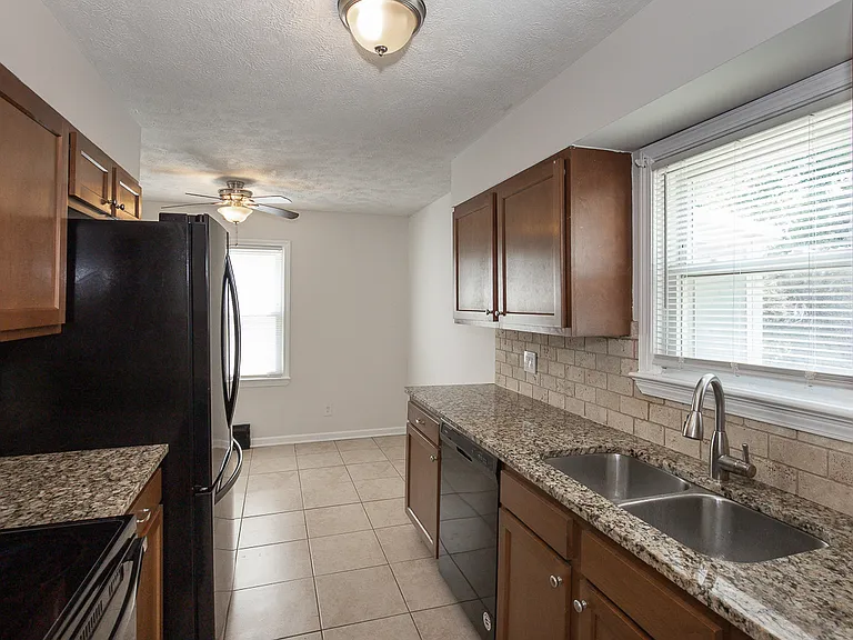 21350 Priday Ave — Photo 4