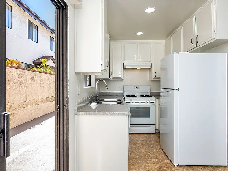 321 N Cedar St — Photo 18