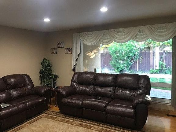 3rd image of 1329 Bobolink Cir