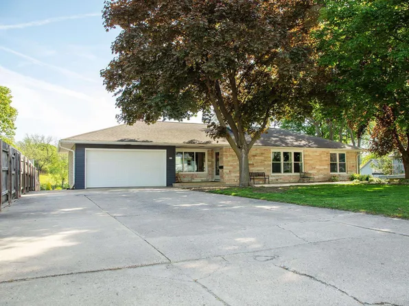 313 W Main St, Shell Rock, IA 50670