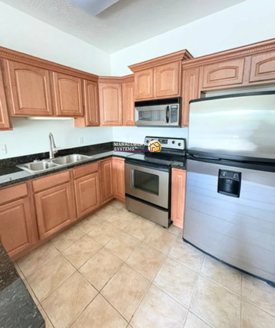 3 Bedroom Condo in Millcreek! — Photo 3