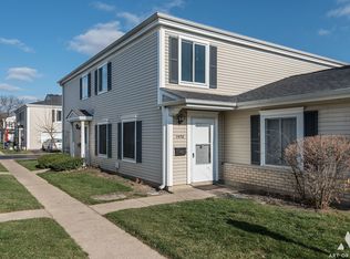 1476 Quaker Ln, Prospect Heights, IL 60070