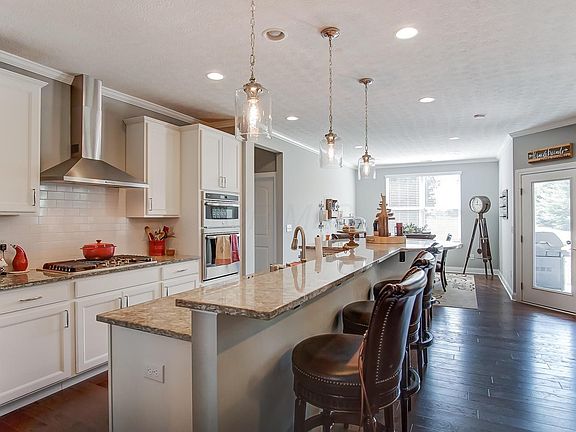 5th image of 1008 Zeller Cir