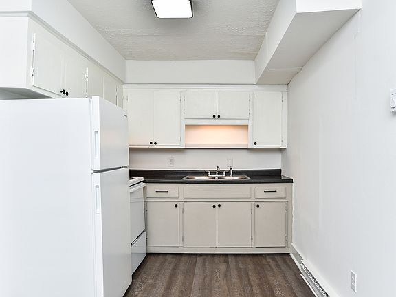 Kitchen (1) Kitchen (1)