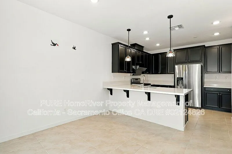 3 bed, 3.0 bath, 1263 sqft, $2,695 — Photo 4