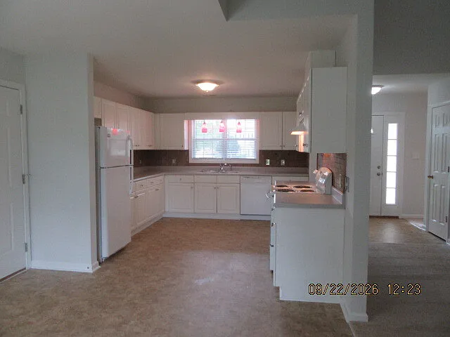 3 bed, 2.0 bath, 1419 sqft, $1,600 — Photo 4