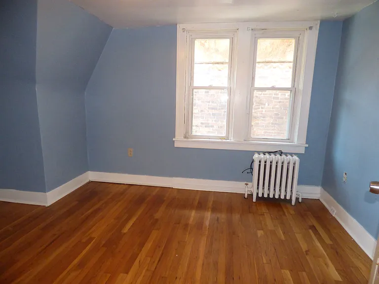 2010 Sarah St #2 — Photo 16