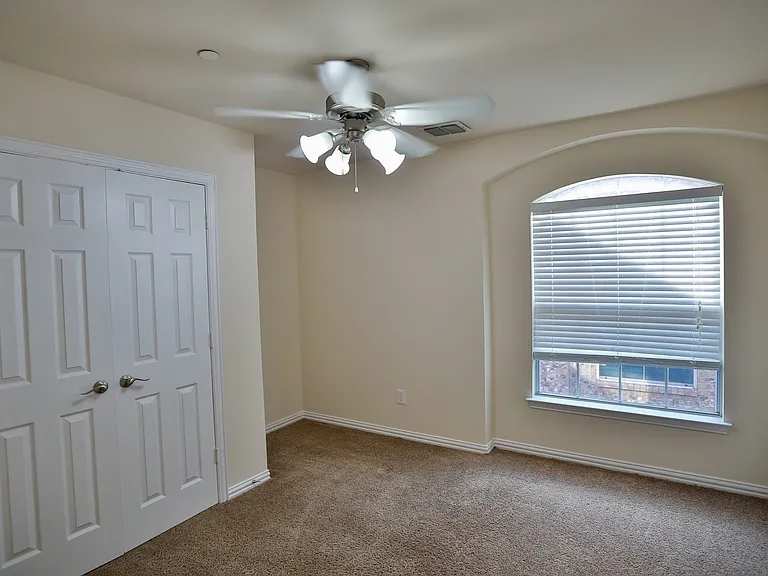 4611 Penelope Ln — Photo 6