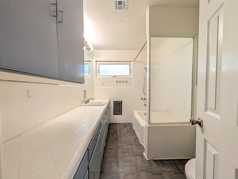 6132 Pembroke Dr — Photo 18
