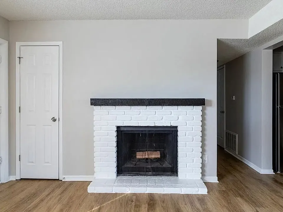 Hillsdale Apartments
