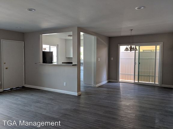 3rd image of 1135 S Doheny Dr APT 01