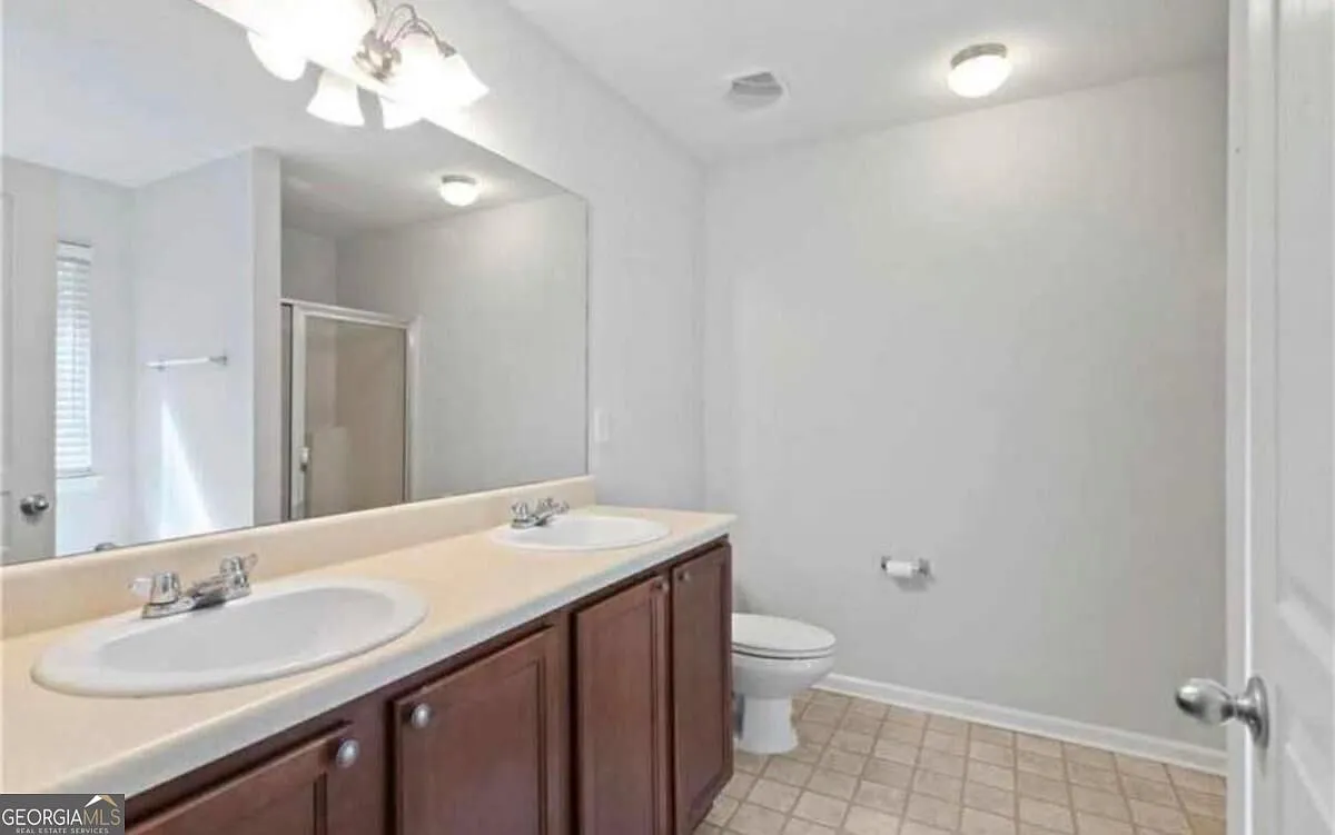 3 bed, 2.5 bath, $2,500 — Photo 4