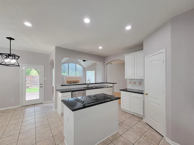 9410 Barretts Glen Ct — Photo 8