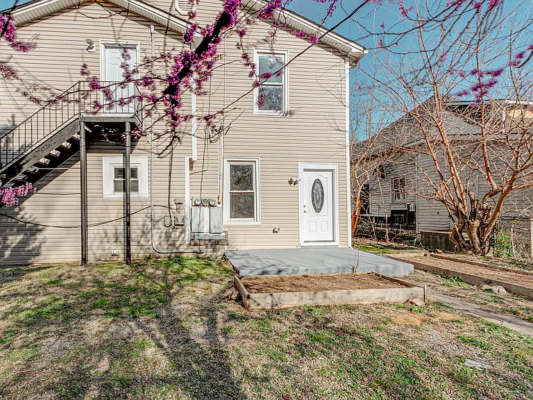 2450 Woodbine Ave #1 — Photo 19
