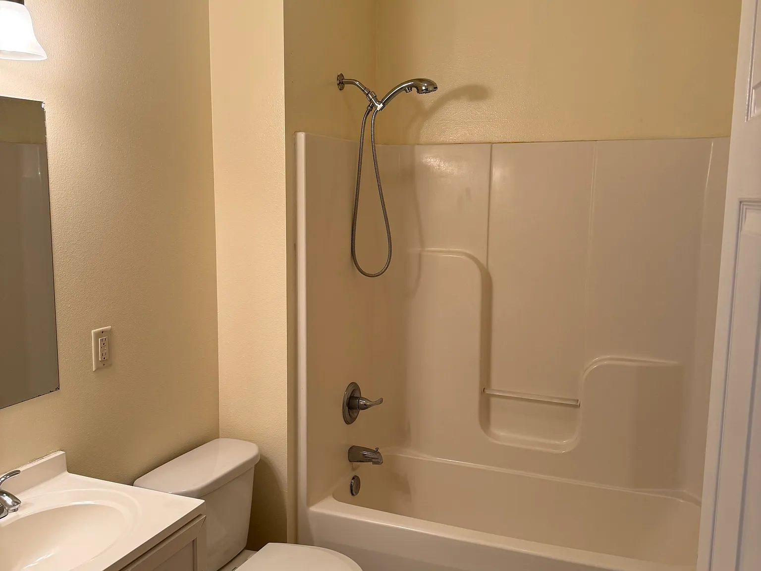 4 bed, 1250 sqft, $1,500 — Photo 3