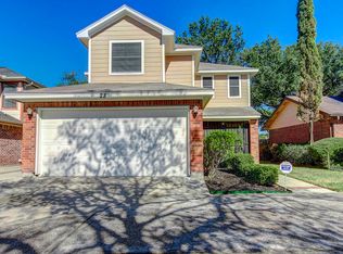 28 Regency Ln, Houston, TX 77088