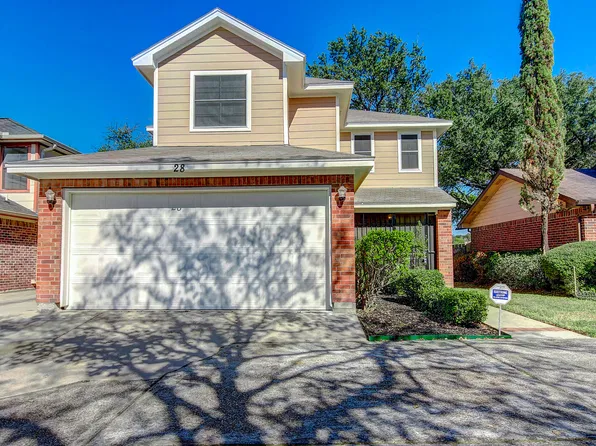 28 Regency Ln, Houston, TX 77088