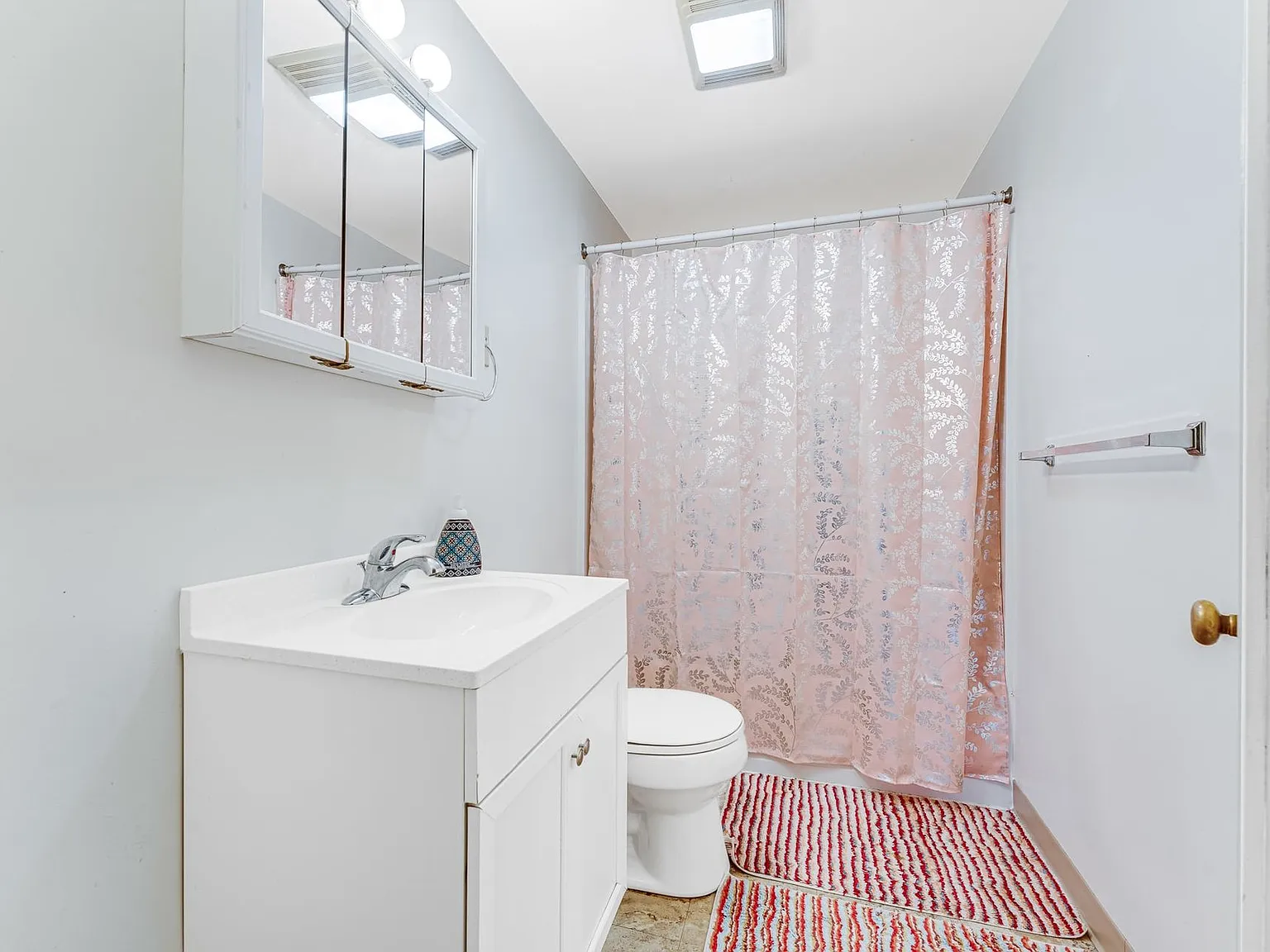 Pine Ridge Apartments — Photo 2