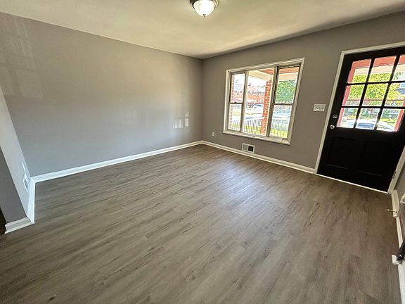 3rd image of 7842 Lockwood Rd