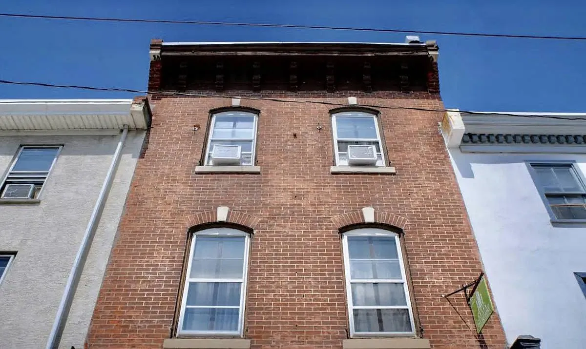 4219 Main Street — Photo 2