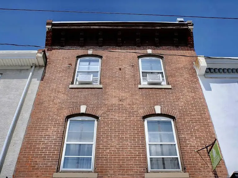 4219 Main Street — Photo 2