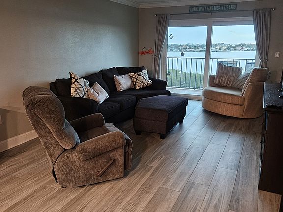 3rd image of 7050 Sunset Dr S APT 612