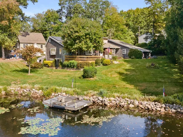 8 Beach Lane, Montville, CT 06370