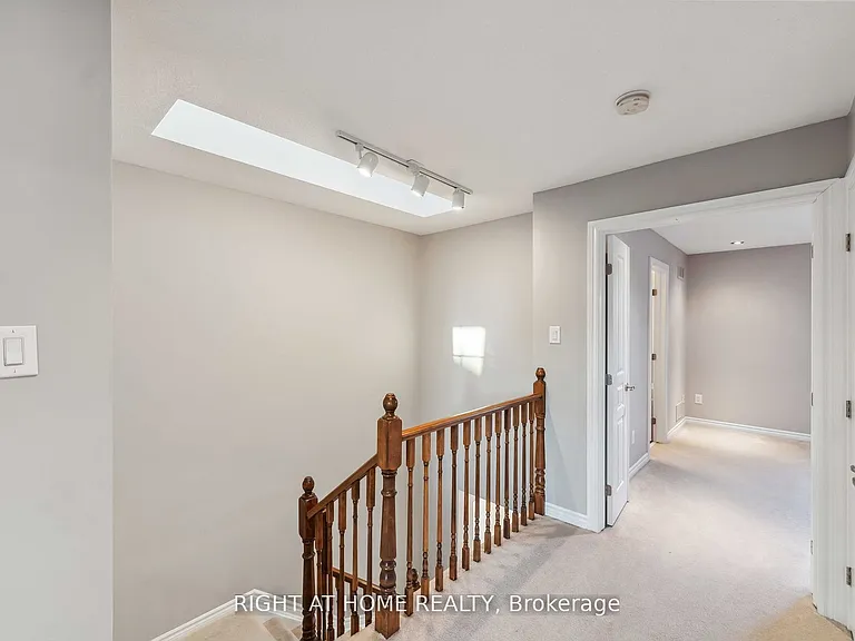130 Tandalee Cres — Photo 10