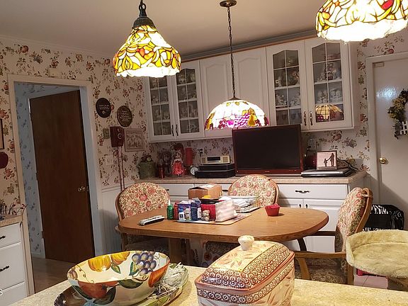4th image of 346B Dorchester Drive