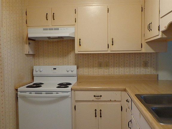 4th image of 240 Marinawoods Dr SE #D