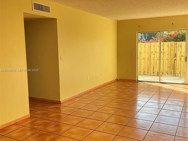 6255 Kendale Lakes Cir #116 — Photo 3