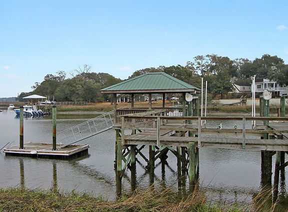 Private community boat ramp