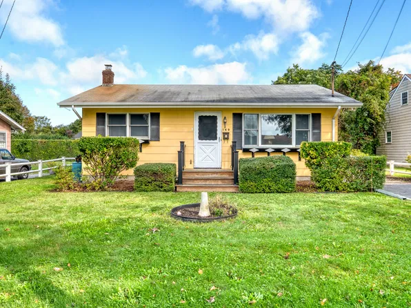 https://photos.zillowstatic.com/fp/672b6b595d61238c01c5601aefab3cdb-p_e.webp